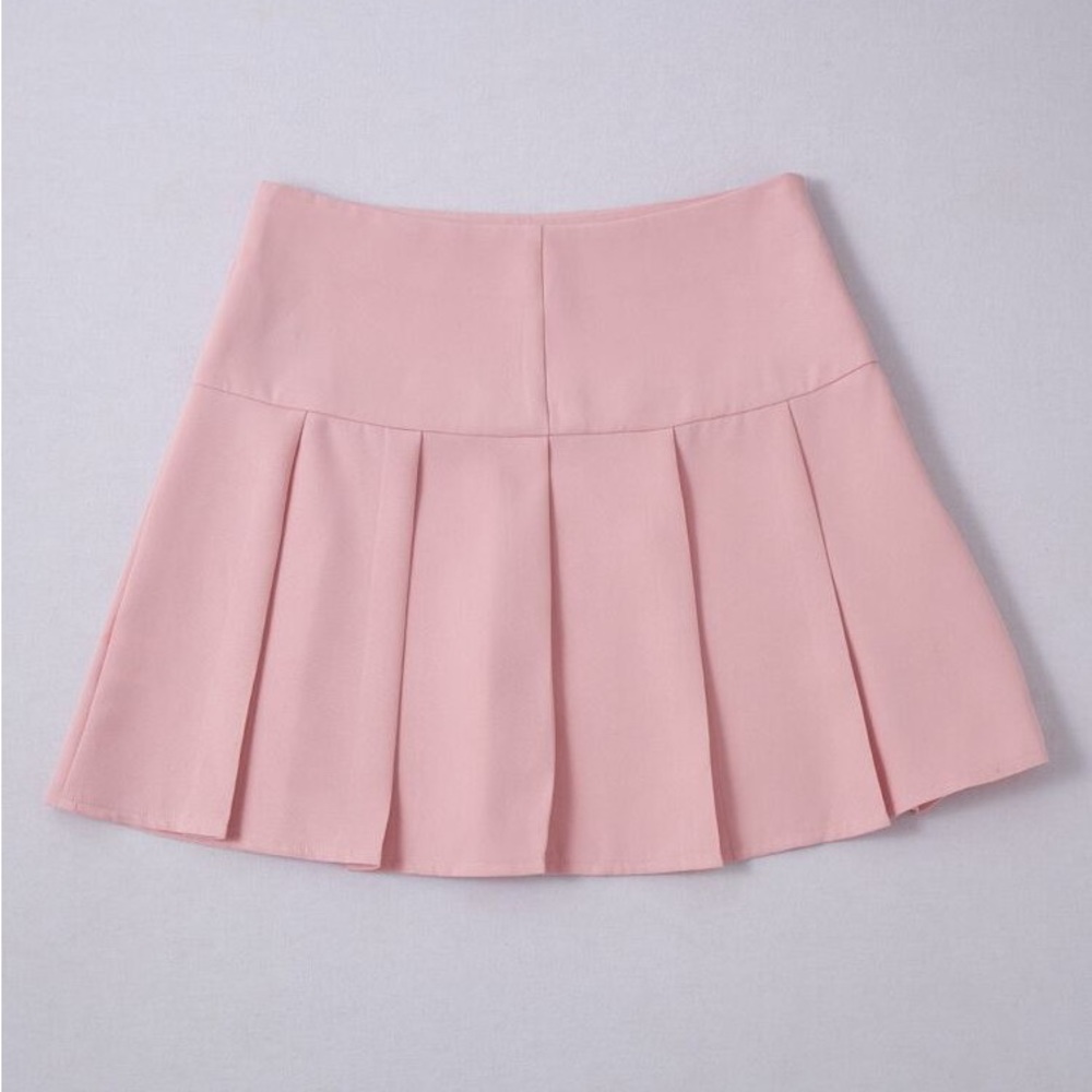 Strawberry Embroidered Pleated pink skirt - Picture 4 of 4